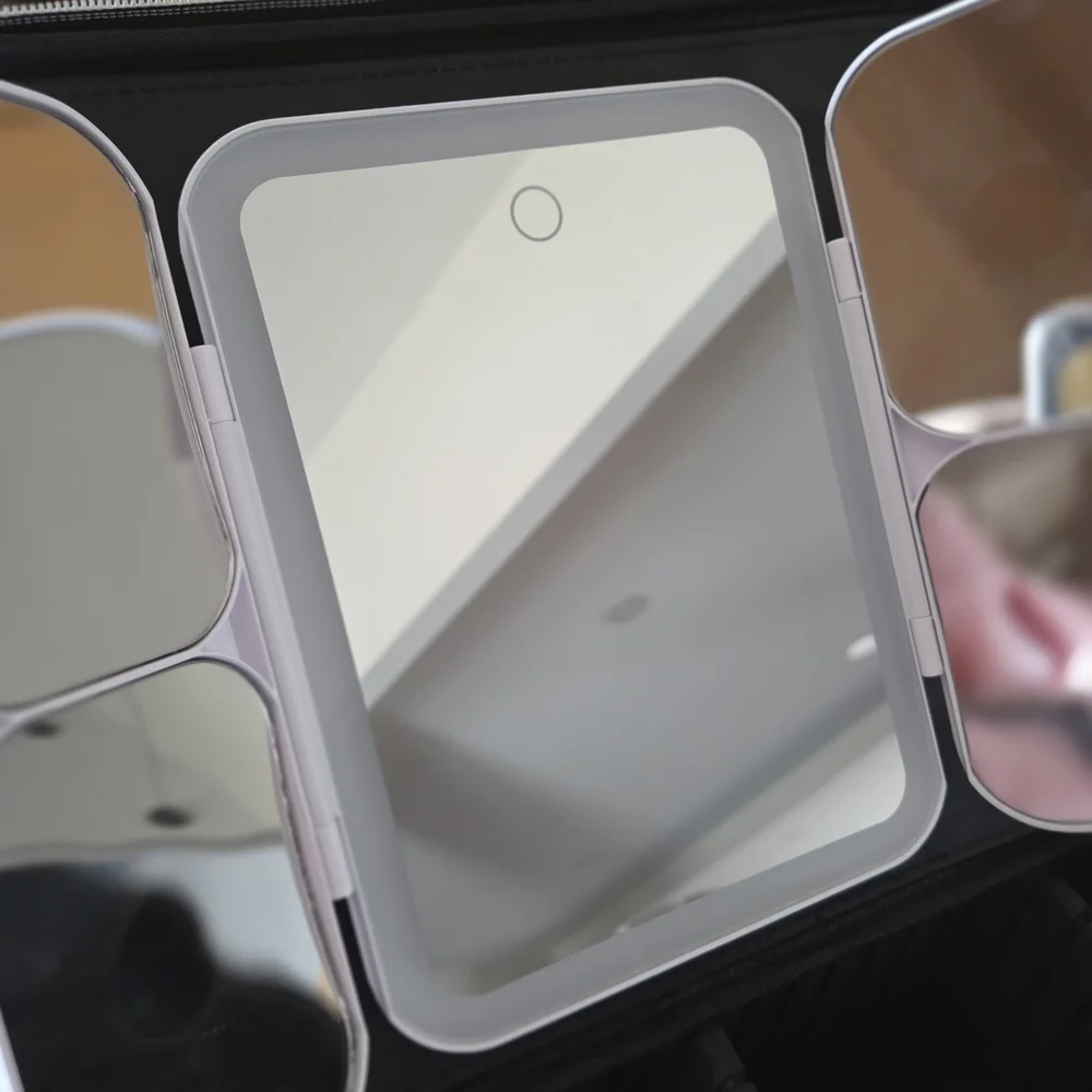 Light-Up Travel Makeup Case with Mirror